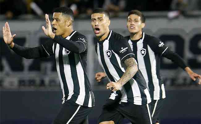 Vinícius Lopes fez o gol da vitória do Botafogo no Nabi Abi Chedid