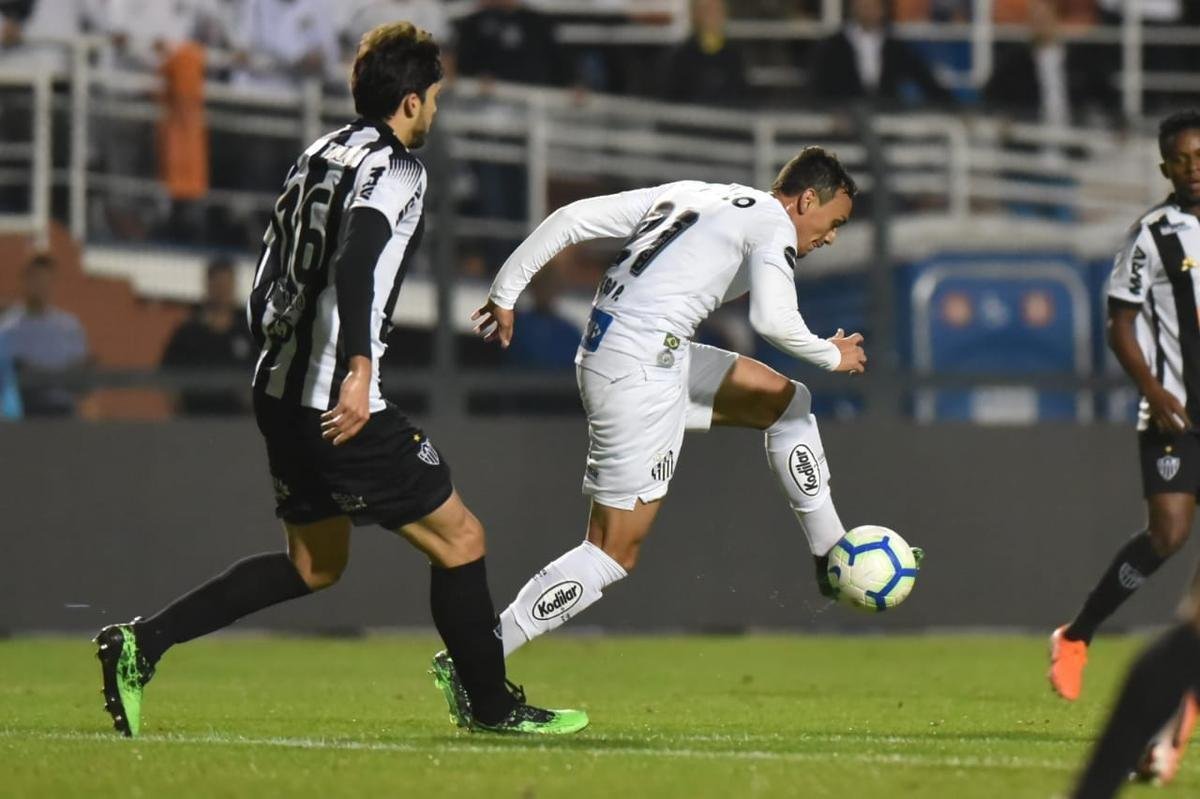 Atlético derrotou Santos por 2 a 1, de virada, com gols de Chará, e avançou às quartas de final da Copa do Brasil