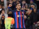 Raphinha brilha, Barcelona derrota Sevilla e aumenta vantagem no Espanhol