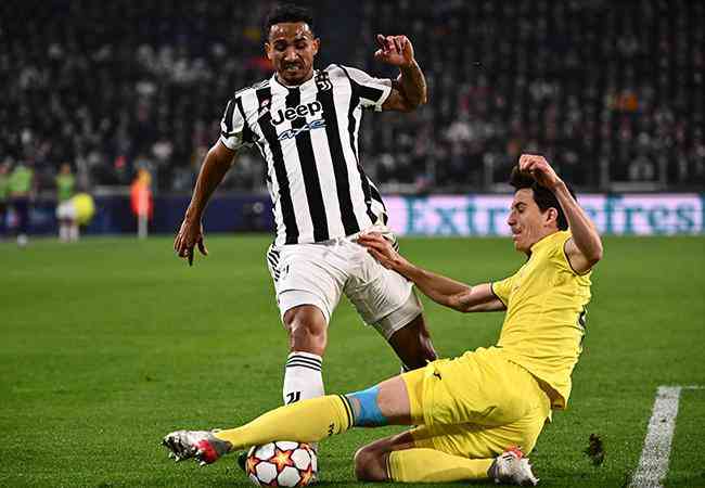 Juventus quer ampliar o contrato de Danilo frente às investidas do Barça 