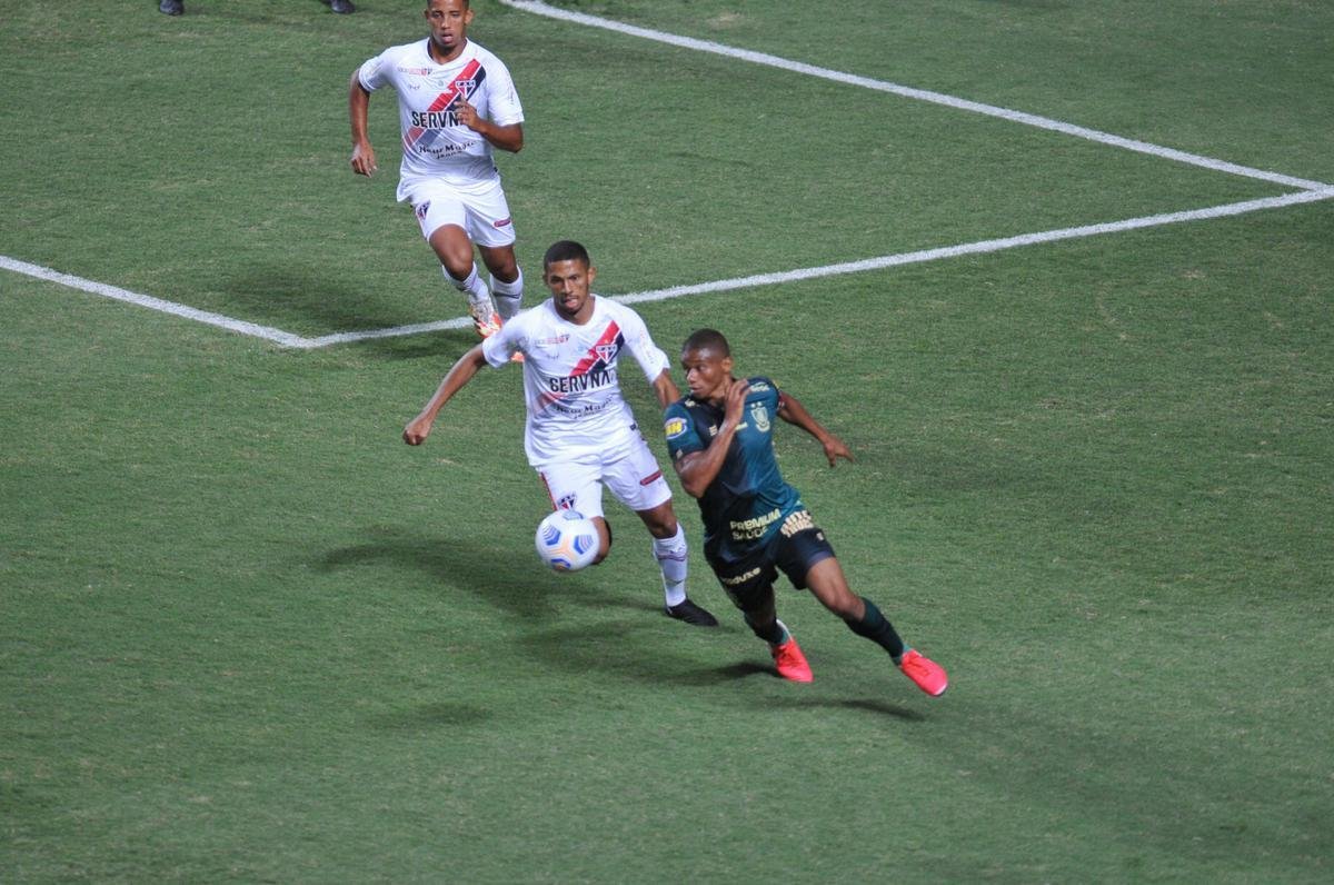 Depois de empate por 1 a 1 no tempo normal, Amrica derrotou Ferrovirio por 3 a 2 nos pnaltis e avanou  terceira fase da Copa do Brasil