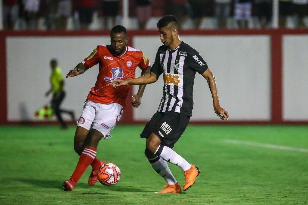 Veja imagens do jogo entre Tombense e Atltico