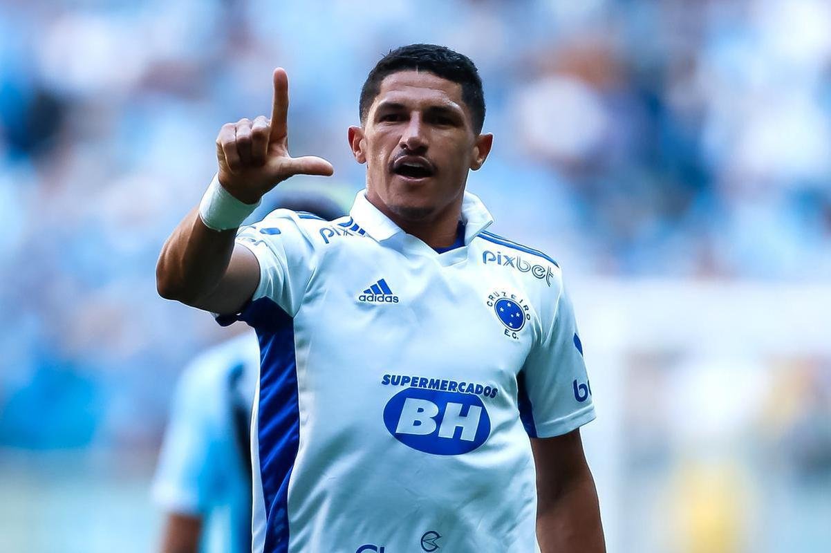 Luvannor abriu o placar para o Cruzeiro sobre o Grmio: 1 a 0