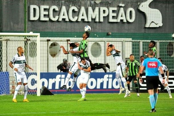 Equipes se enfrentaram nesta segunda-feira, s 20h, pela sexta rodada da Srie B do Brasileiro