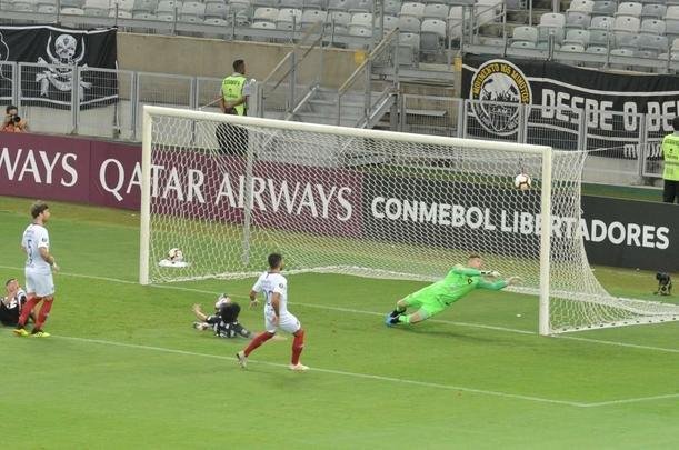 Fotos do duelo entre Atltico e Cerro Porteo, no Mineiro, pelo Grupo E da Copa Libertadores