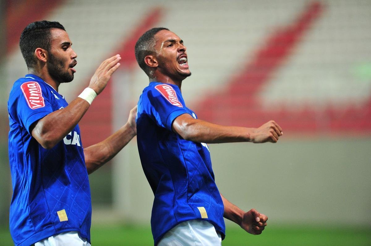 Aps por 2 a 2 no tempo normal, Cruzeiro derrotou Atltico por 4 a 2 nas penalidades e se sagrou campeo de torneio indito. Em 2018, clube celeste disputar a Copa Libertadores da categoria