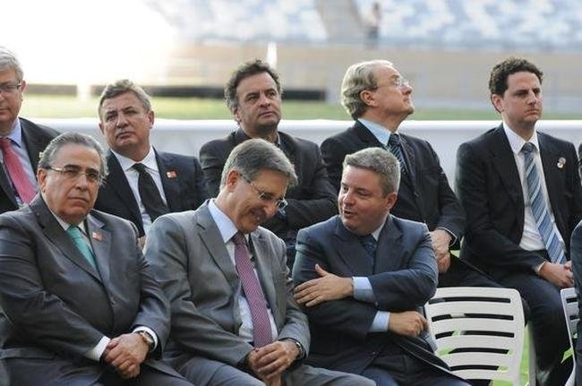Com presen�a de personalidades, Mineir�o reabre portas