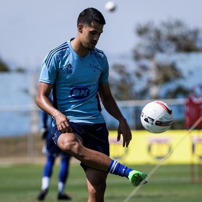 Fotos do treino do Cruzeiro nesta quinta-feira (4), na Toca da Raposa II, em Belo Horizonte. Time celeste enfrentar o Tombense no sbado, s 19h, no Mineiro, pela Srie B.