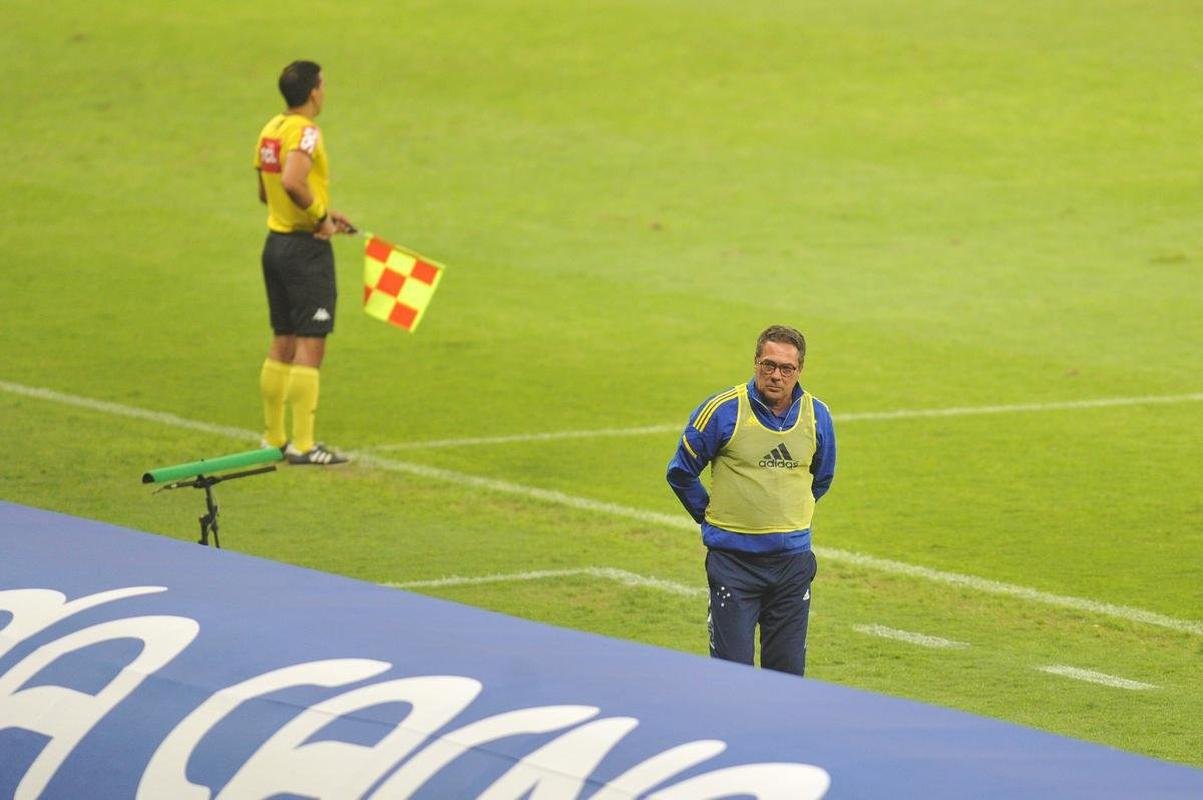 Fotos do jogo entre Cruzeiro e Confiana pela Srie B. Jogo  em Belo Horizonte marcou a volta da torcida cruzeirense ao Mineiro aps meses de ausncia devido  pandemia da COVID-19
