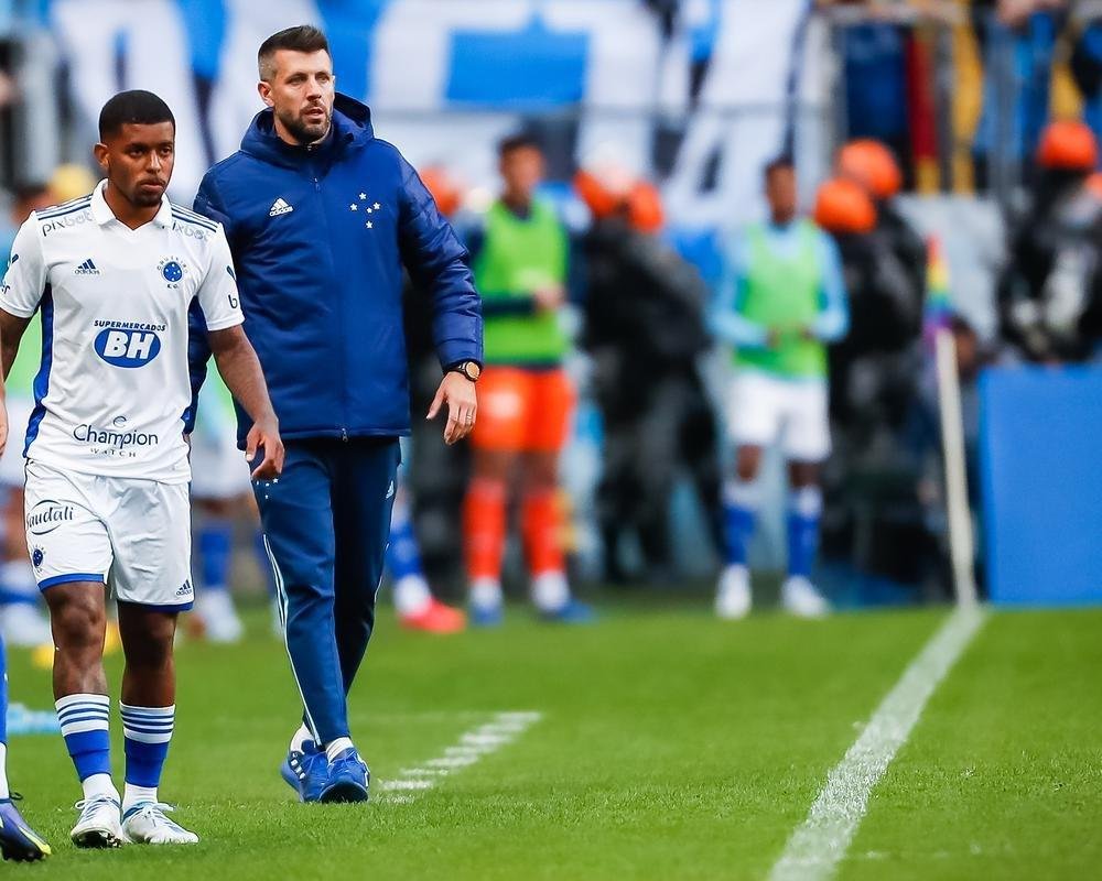 Fotos do jogo entre Grmio e Cruzeiro, na Arena, em Porto Alegre, pela 25 rodada da Srie B