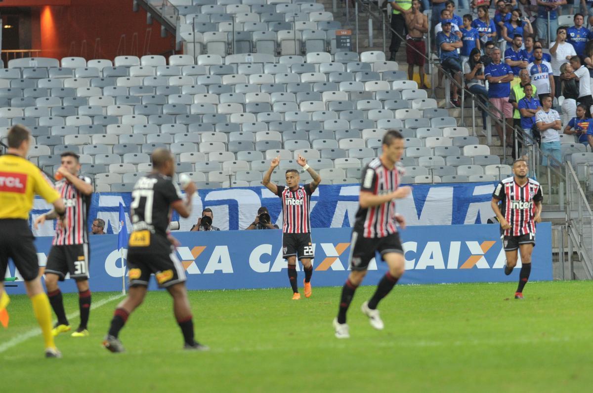 Fotos do jogo entre Cruzeiro e So Paulo