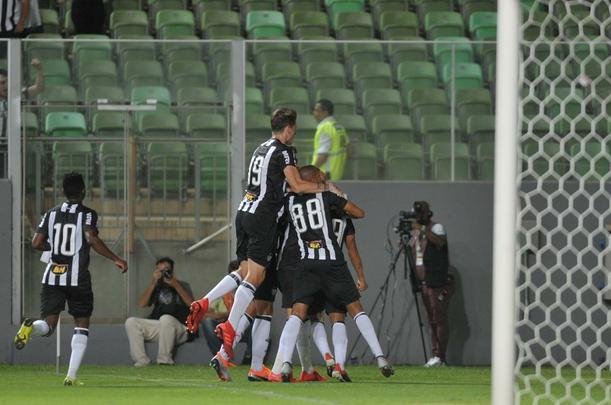 Veja fotos do jogo Atltico x URT