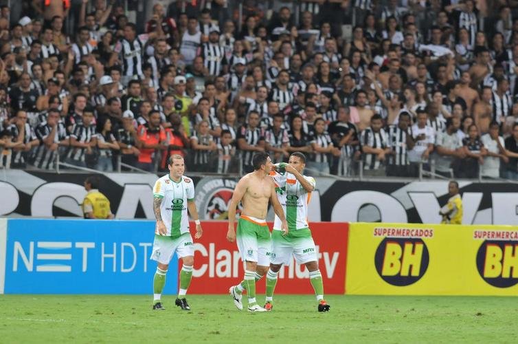 Campeonato Mineiro de 2016 (finais) - A deciso do Campeonato Mineiro de 2016 tem nome e sobrenome: Danilo Barcelos. Nas duas partidas, ele saiu do banco de reservas para decidir a favor do Coelho. No primeiro jogo, marcou duas vezes. No segundo, empatou o clssico e garantiu o ttulo.