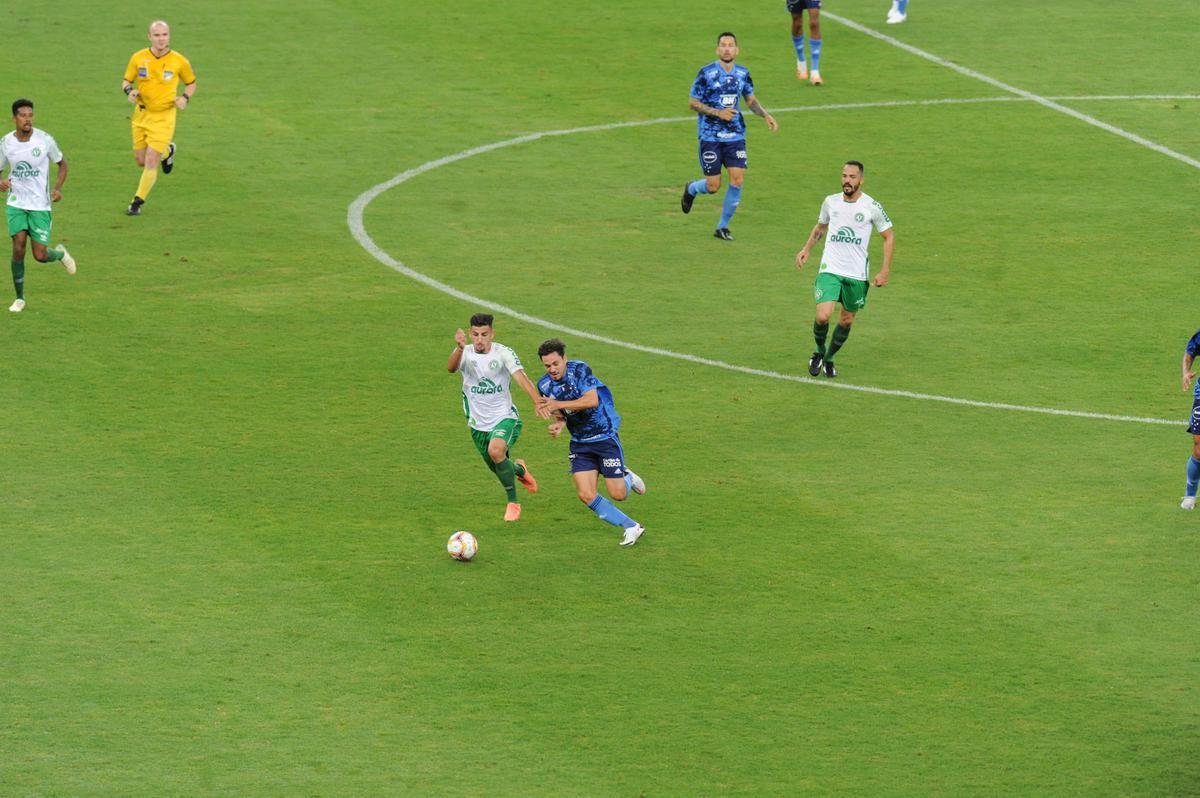 Fotos do duelo entre Cruzeiro e Chapecoense, no Mineiro, pela quarta rodada da Srie B