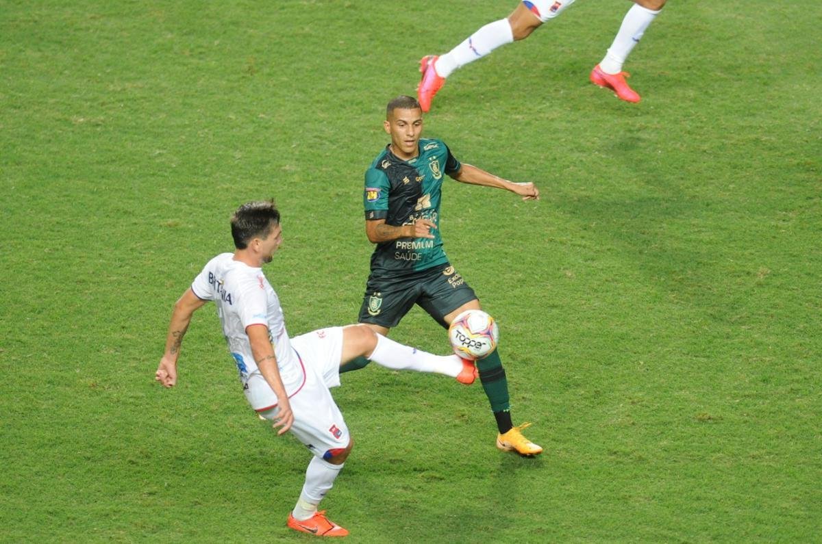 América x Paraná: veja fotos do jogo no Independência