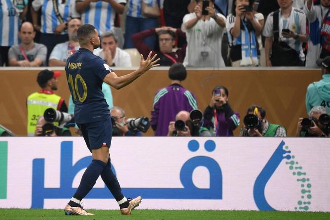 Mbapp marca o seu segundo gol e empata para a Frana diante da Argentina na final da Copa do Mundo, no Estdio Icnico de Lusail, no Catar