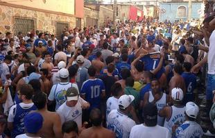 Torcids do Cruzeiro na chegada ao Independncia (Rua Ismnia Tunes, no Horto)