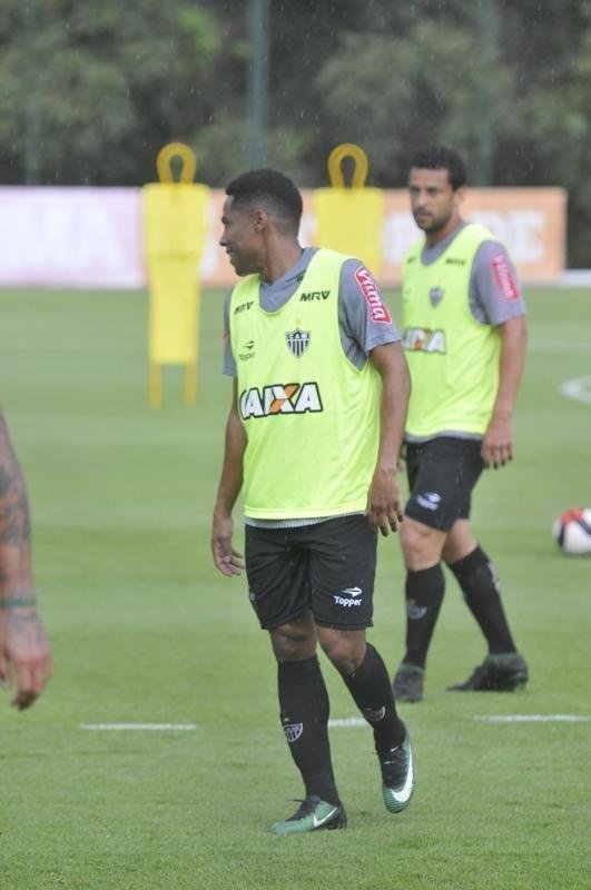 Volante Elias participou nesta quinta-feira do seu primeiro treino como jogador do Atltico. Roger Machado comandou uma atividade com bola utilizando atletas que no jogaram ou atuaram pouco diante do Cruzeiro