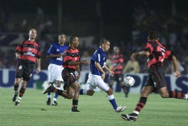 Em junho de 2003, o Cruzeiro deu o segundo passo para alcanar a indita Trplice Coroa. No dia 11 daquele ms, no Mineiro, o time dirigido por Vanderlei Luxemburgo conquistou a Copa do Brasil ao derrotar o Flamengo por 3 a 1. Os gols foram de Deivid, Aristizbal e Luiso. Alex no marcou, mas voltou a dar show em campo, assim como j havia feito no empate por 1 a 1 no duelo de ida, no Maracan, quando fez gol de letra. Aquele foi o quarto ttulo celeste no torneio de mata-matas e deu ainda mais confiana ao elenco para tambm faturar o Brasileiro no segundo semestre de 2003.