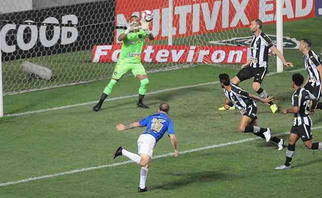 Cruzeiro no conseguiu balanar a rede do Botafogo no Independncia