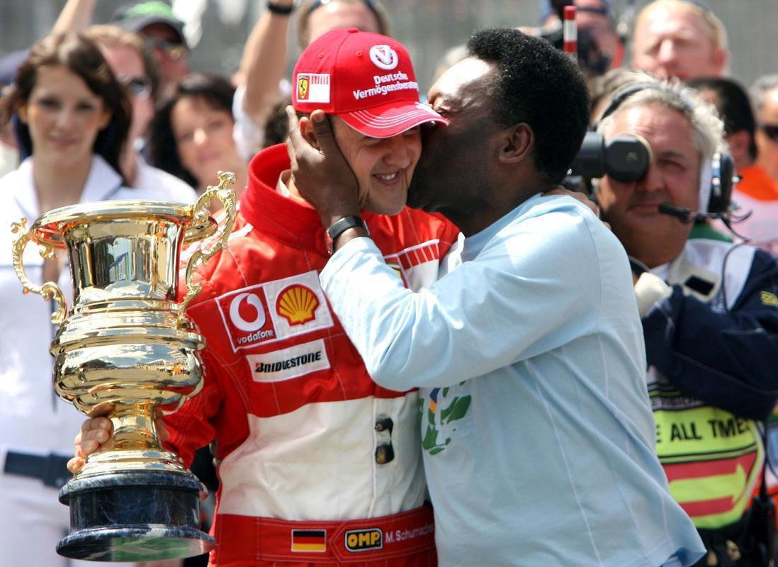 22/10/2006 - Pel ao lado do piloto alemo de Frmula 1 Michael Schumacher, em So Paulo