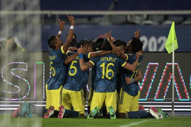 Brasil e Colmbia se enfrentaram no Estdio Nilton Santos, pelo Grupo B da Copa Amrica 