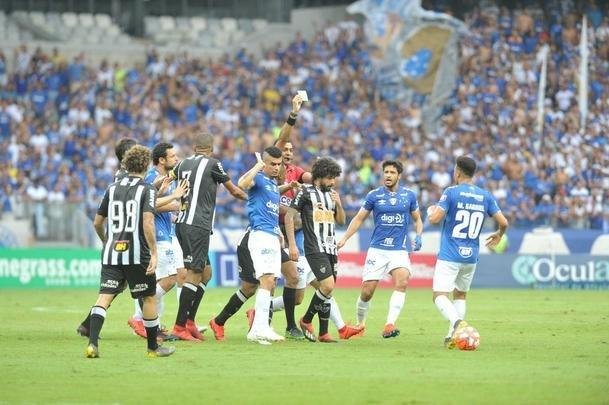 Fotos do primeiro tempo do clssico entre Cruzeiro e Atltico, pela final do Mineiro