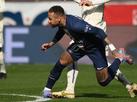 PSG anuncia que Neymar tem leso ligamentar no tornozelo direito