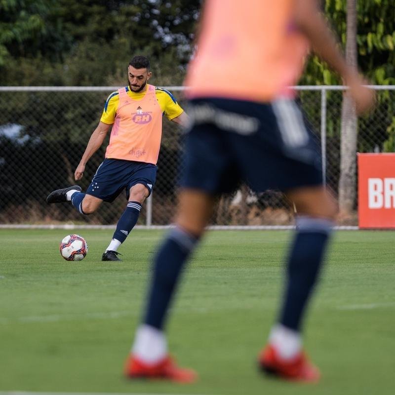 Fotos do treino do Cruzeiro na Toca da Raposa II nesta segunda-feira