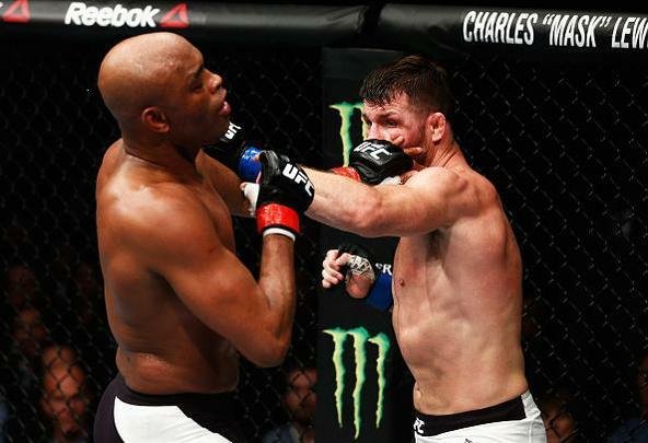 Spider voltou ao UFC com revés. Brasileiro chegou a derrubar Bisping com uma joelhada, achou que tinha vencido por nocaute, mas round havia encerrado. No fim, brasileiro acabou perdendo luta por pontos
