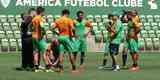 Fotos do treino do Amrica, nesta quarta-feira, no CT Lanna Drumond. Atividade com bola fechou preparao do Coelho para o clssico contra o Cruzeiro, marcado para esta quinta, s 21h, no Independncia, pela 23 rodada do Campeonato Brasileiro