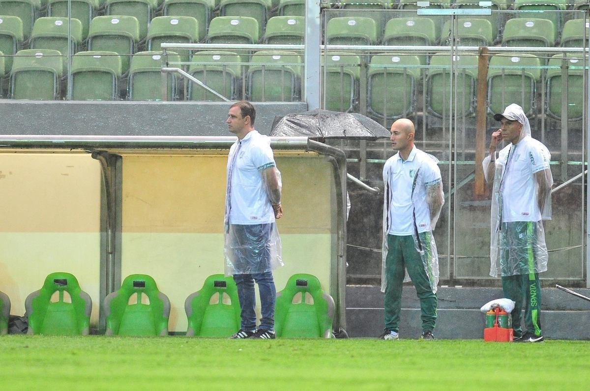 Fotos do duelo entre Amrica e Vitria, no Independncia, pela 36 rodada da Srie B do Brasileiro