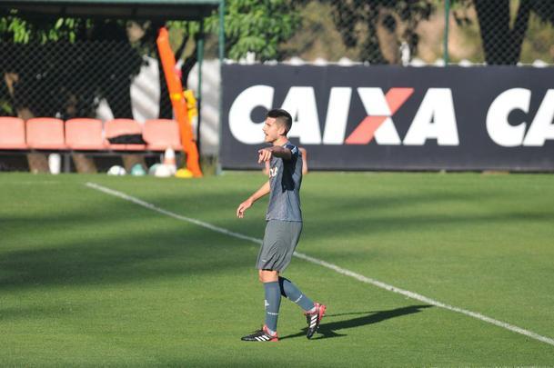 Zagueiro uruguaio Martn Rea treinou pela primeira vez com o elenco do Atltico na Cidade do Galo, j visando ao duelo de domingo, contra o Botafogo, no Rio, pelo Campeonato Brasileiro