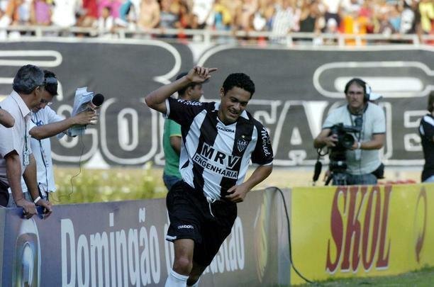 2007 - der Lus marcou 16 vezes naquele ano. Ao todo, foram 98 gols anotados pela equipe atleticana