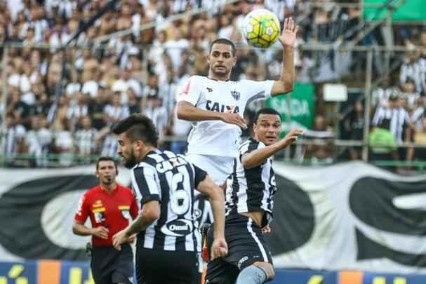 Atltico  derrotado pelo Botafogo, pela 31 rodada do Brasileiro, e fica mais distante do ttulo