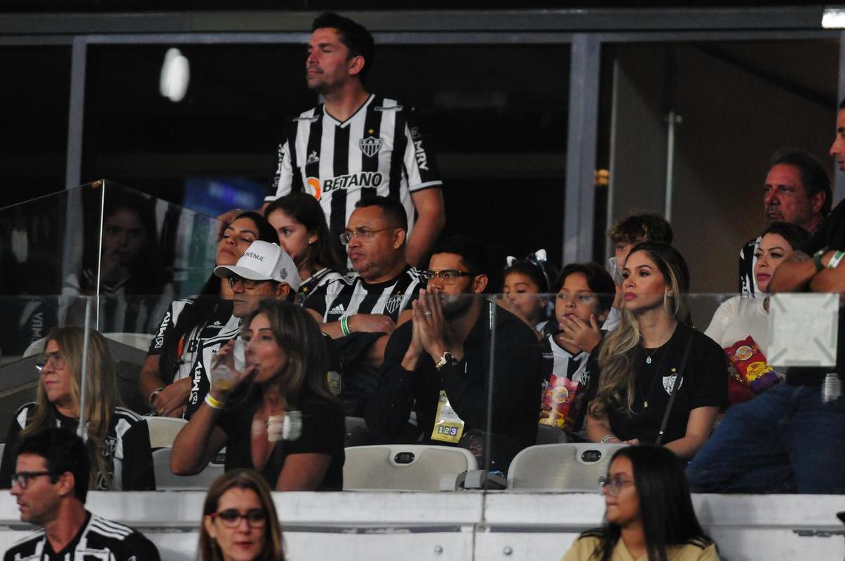 Reaes de Hulk e da torcida do Atltico no jogo com o Libertad
