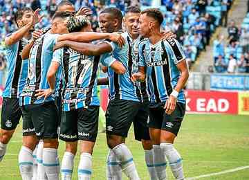 Elias e Bitello fizeram os gols da vitória tricolor por 2 a 0, neste sábado, na Arena do Grêmio, pela 5ª rodada. Time gaúcho chegou a 10 pontos no campeonato