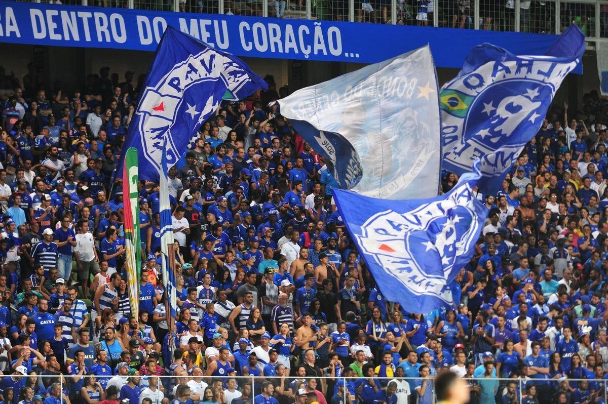 Com apoio da torcida, Cruzeiro recebeu a Chapecoense no Independncia 