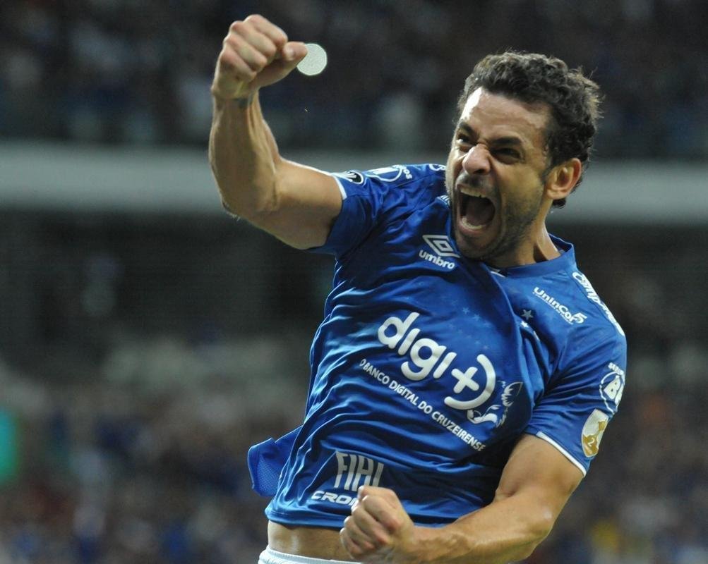 10/abr/2019 - Cruzeiro 4 x 0 Huracn - Grupo B - Fred marcou hat-trick ainda no primeiro tempo; Dod completou goleada com golao na etapa final, no Mineiro