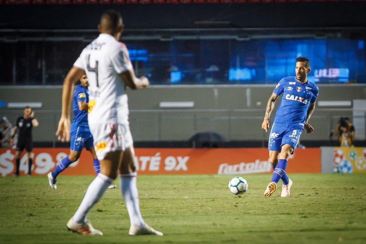 Cruzeiro foi derrotado pelo So Paulo por 1 a 0, neste domingo, no Morumbi, pela 35 rodada do Brasileiro