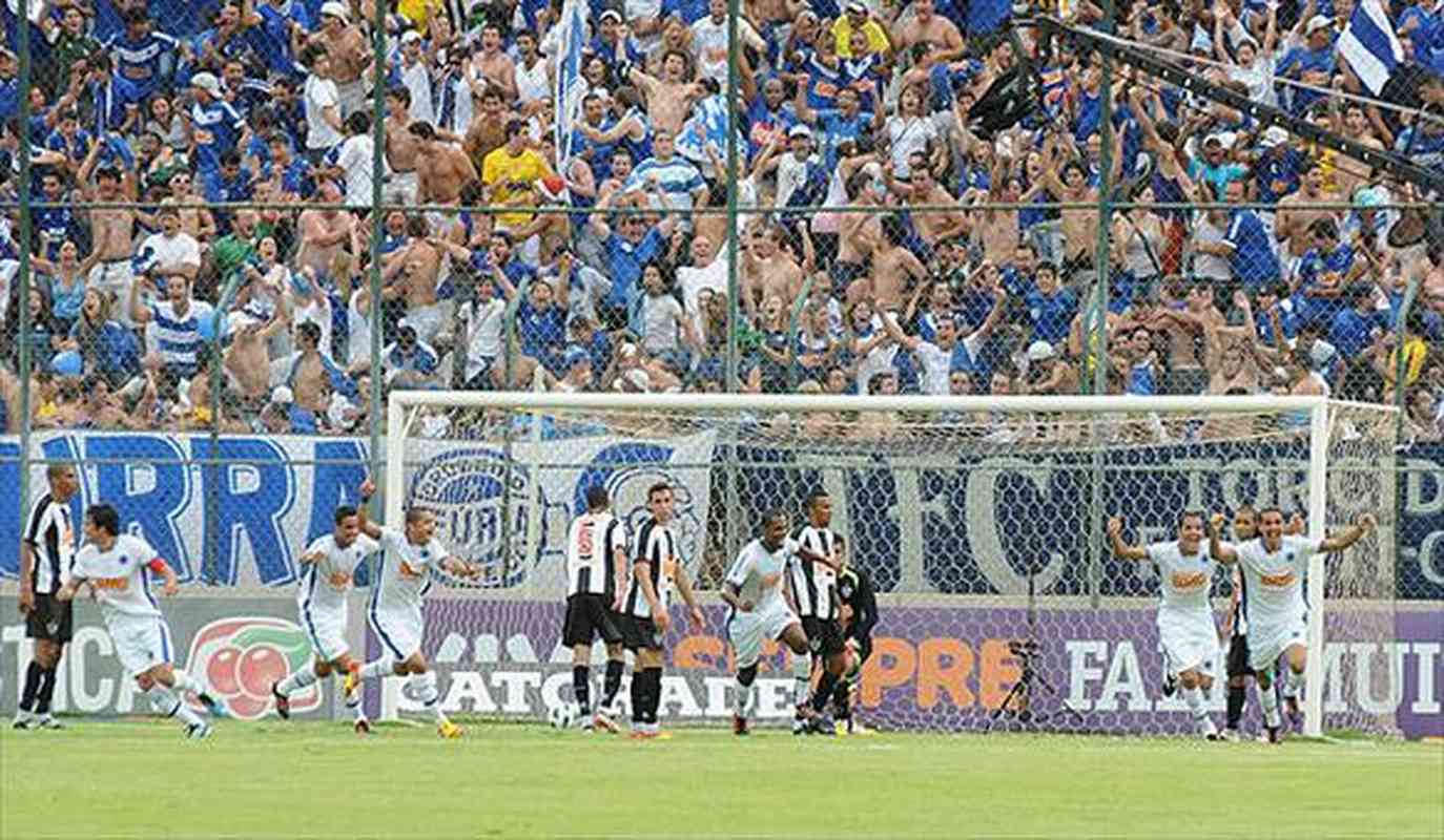 Imagens da goleada histórica por 6 a 1 do Cruzeiro sobre o Atlético