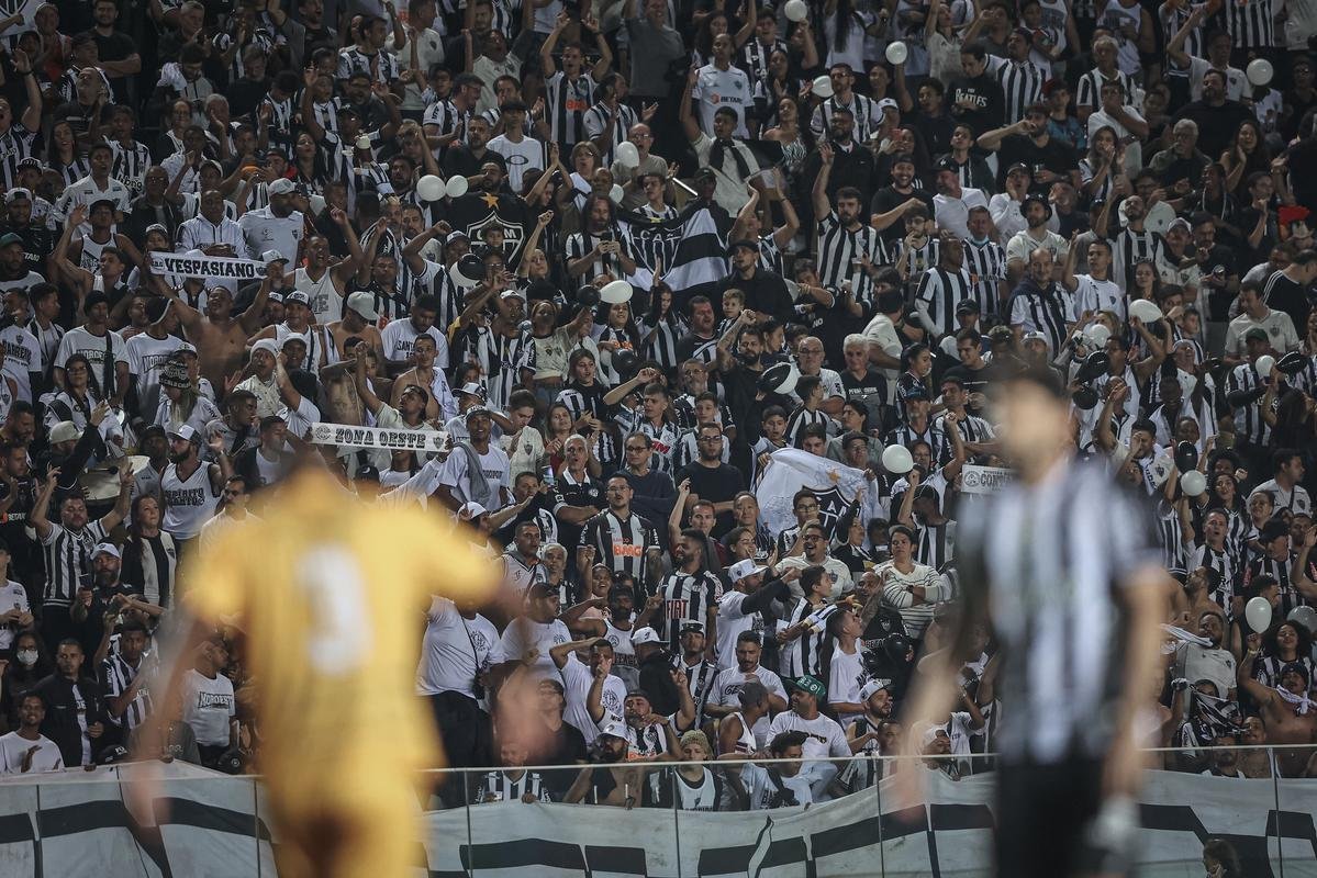 Fotos do jogo entre Brasiliense e Atltico no Estdio Klber Andrade, em Cariacica-ES, pela terceira fase da Copa do Brasil