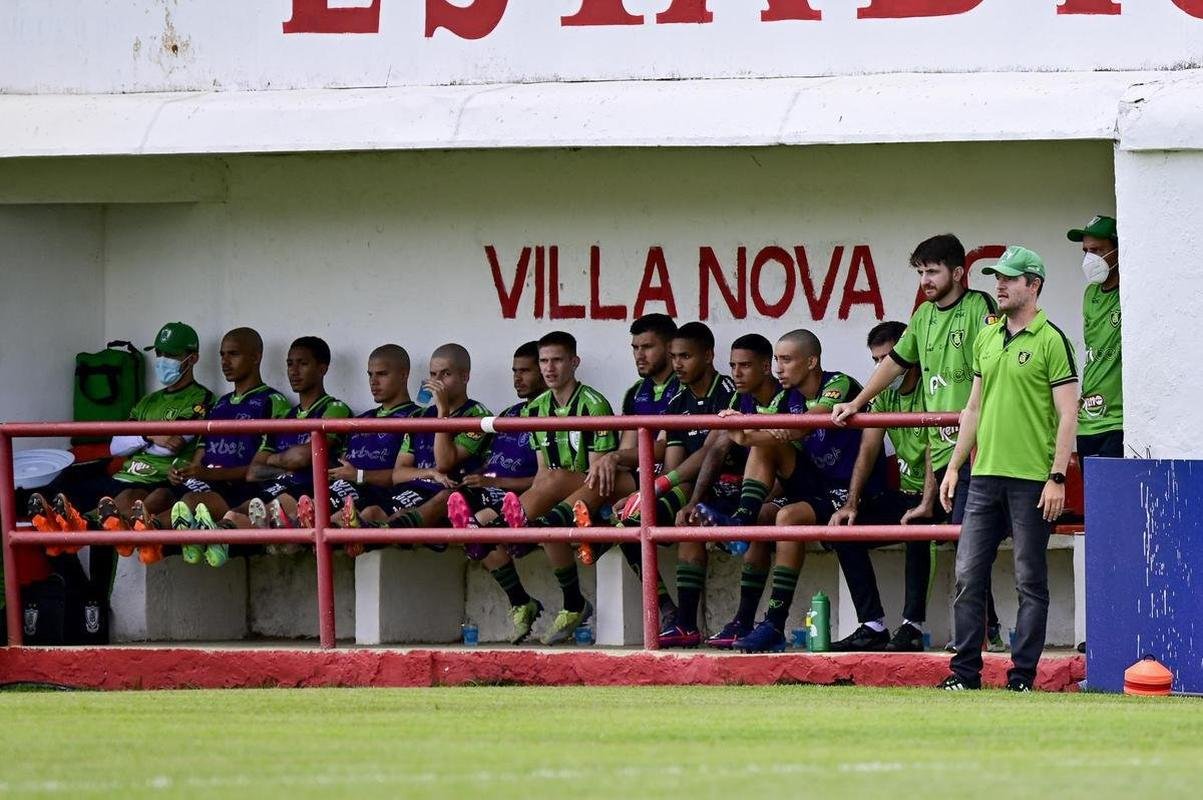 Jogo foi disputado com muito calor, em Nova Lima, na manh deste sbado 