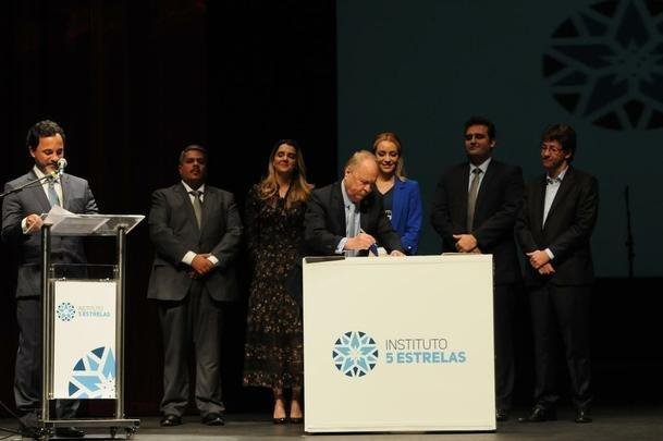 Imagens do lanamento do Instituto 5 Estrelas, no Palcio das Artes, em Belo Horizonte