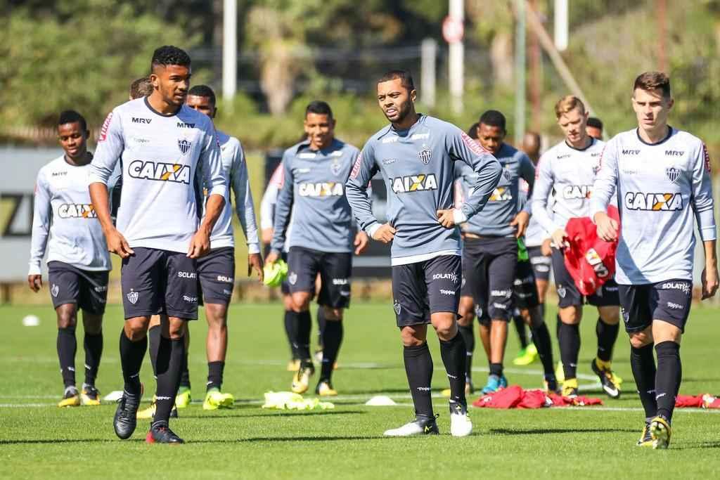 Galo fecha preparao para jogo contra o Grmio no CT do Internacional