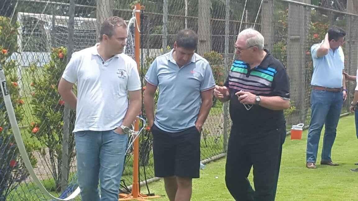 Klauss Cmara acompanhou vitria do Cruzeiro sobre o Arax, por 3 a 0, em jogo-treino na Toca