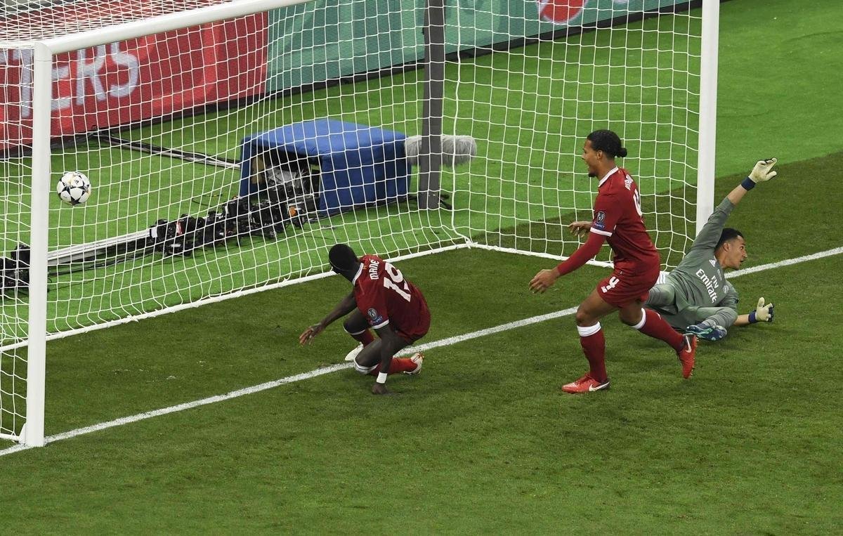 Man completou cabeceio e empatou para o Liverpool: 1 a 1