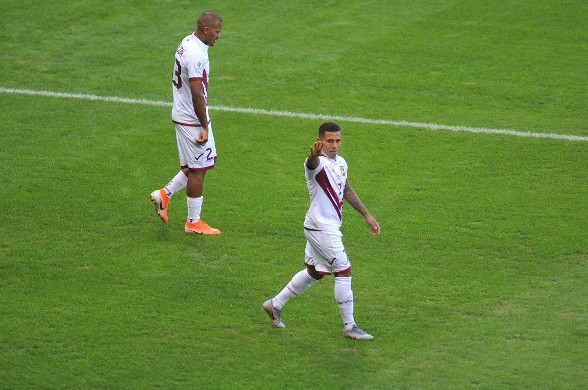 Imagens da partida entre Bolvia e Venezuela