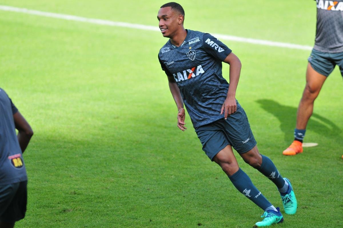 Fotos da apresentao e primeiro treino de Leandrinho no Atltico