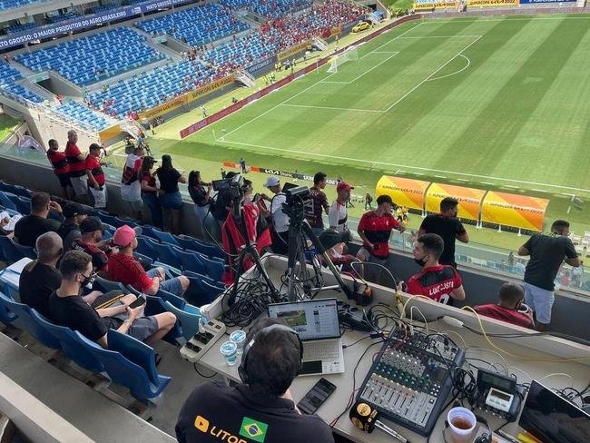 Fotos da chegada de torcedores  Arena Pantanal, em Cuiab, para a final da Supercopa do Brasil entre Atltico e Flamengo